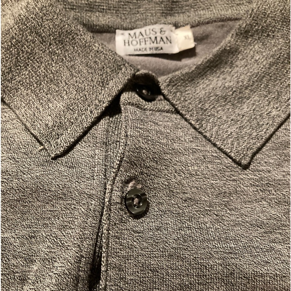 Men’s 3 button pull over shirt excellent condition